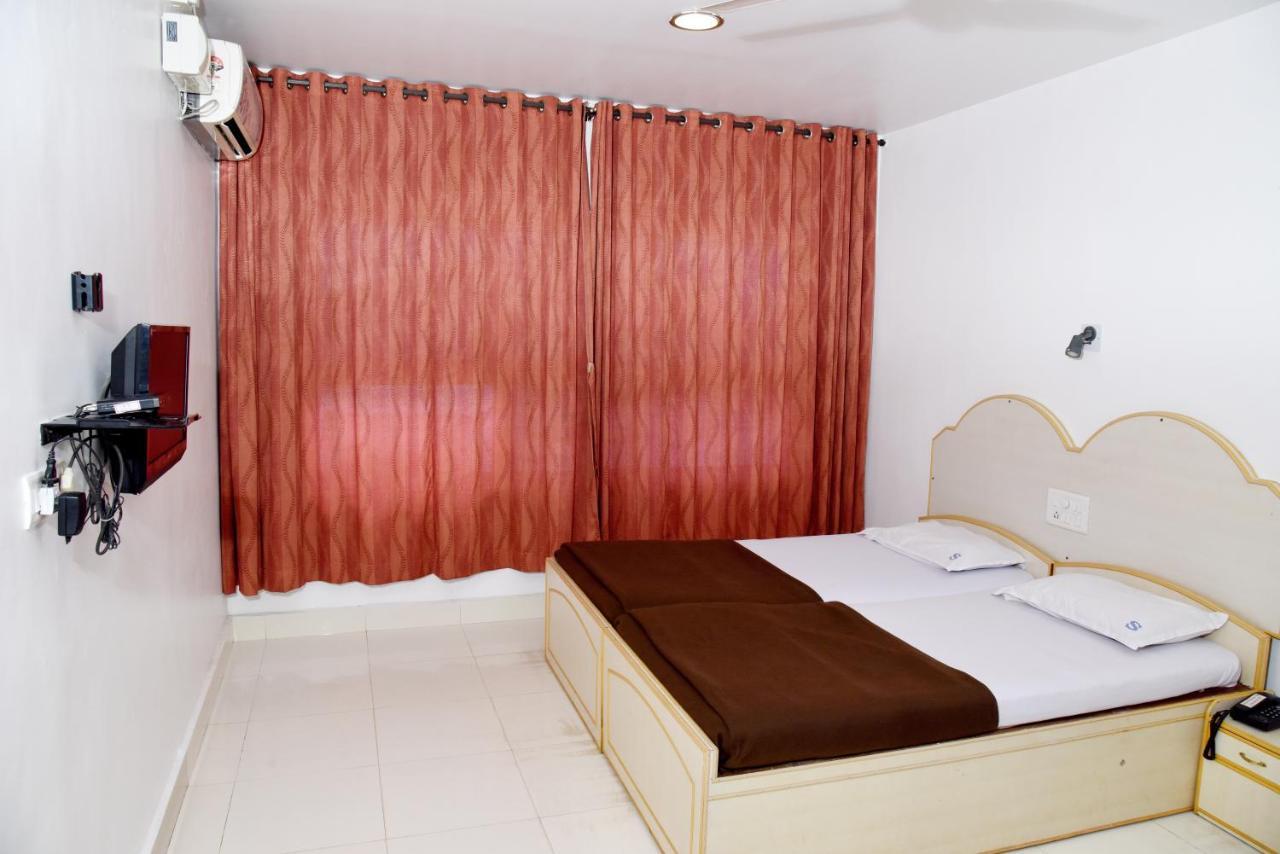 Hotel Sharada International Удупи Екстериор снимка